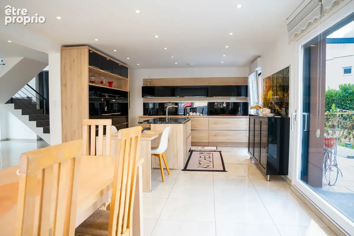 Maison moderne de 174 m2   3 suites parentales   garage double   proche Colmar - photo 3