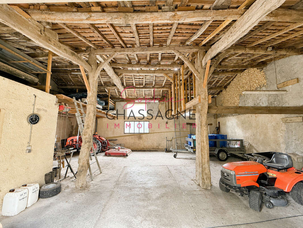 À seulement 30 minutes de Libourne et de Montendre, et 10 minutes de Coutras, découvrez cette authentique mais - photo 31