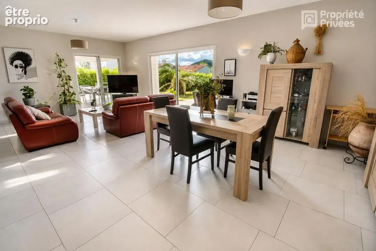 LE MUY ? Villa de plain-pied avec piscine, terrain de 1 500 m² et double garage - photo 6