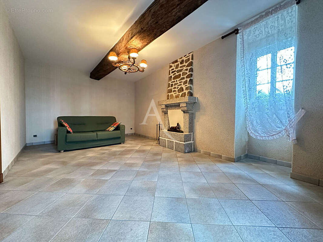 Maison à SAINT-GEORGES-BUTTAVENT