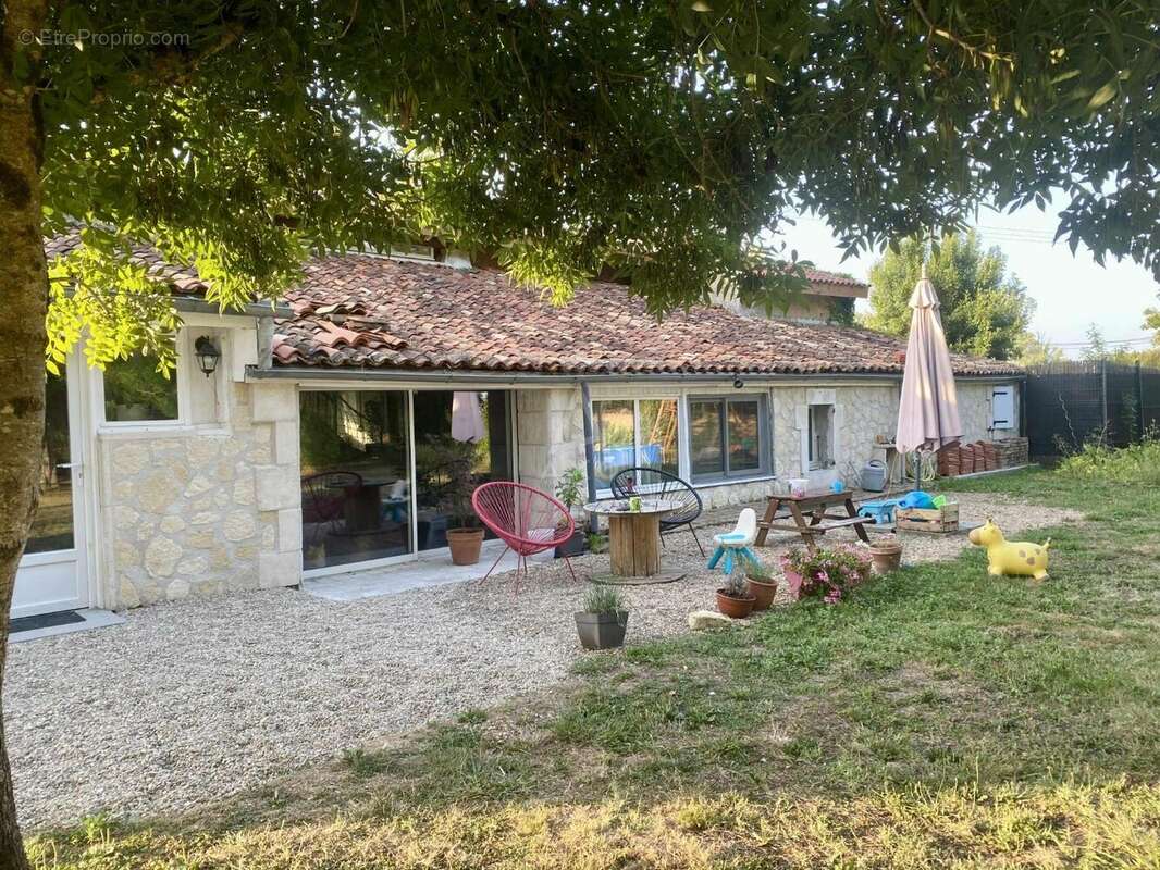 Maison à BRIZAMBOURG