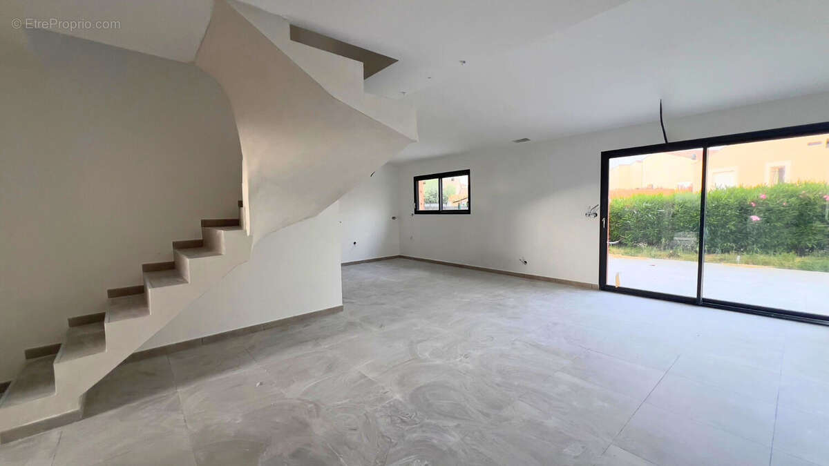 Maison à NISSAN-LEZ-ENSERUNE