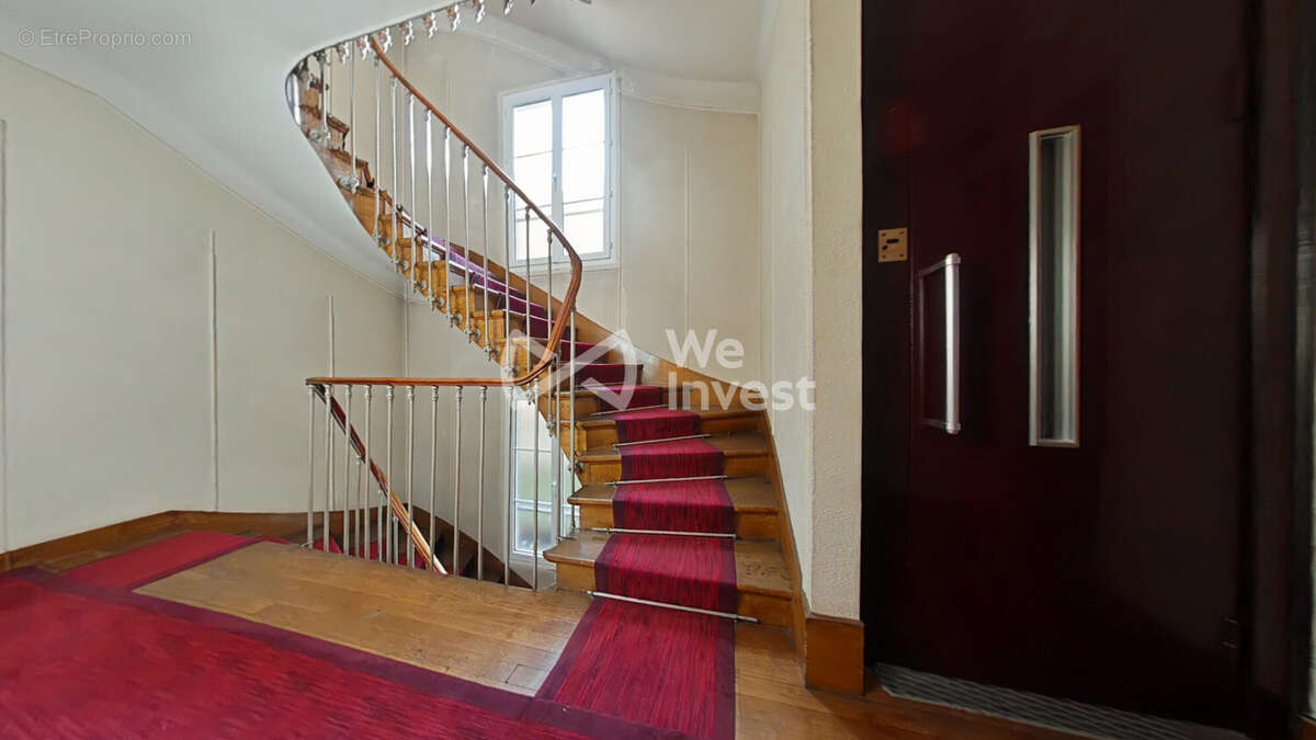 CAGE D ESCALIER - Appartement à COLOMBES