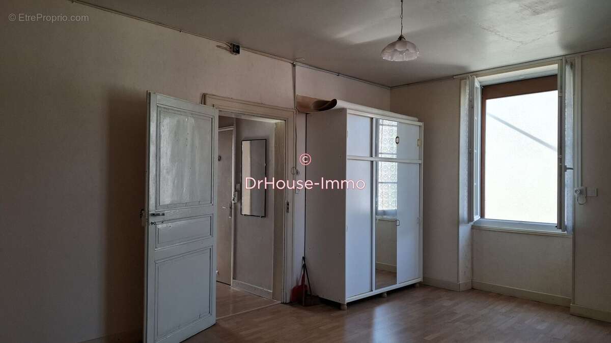 Maison 141 m² à Ruelle-Sur-Touvre  - photo 8