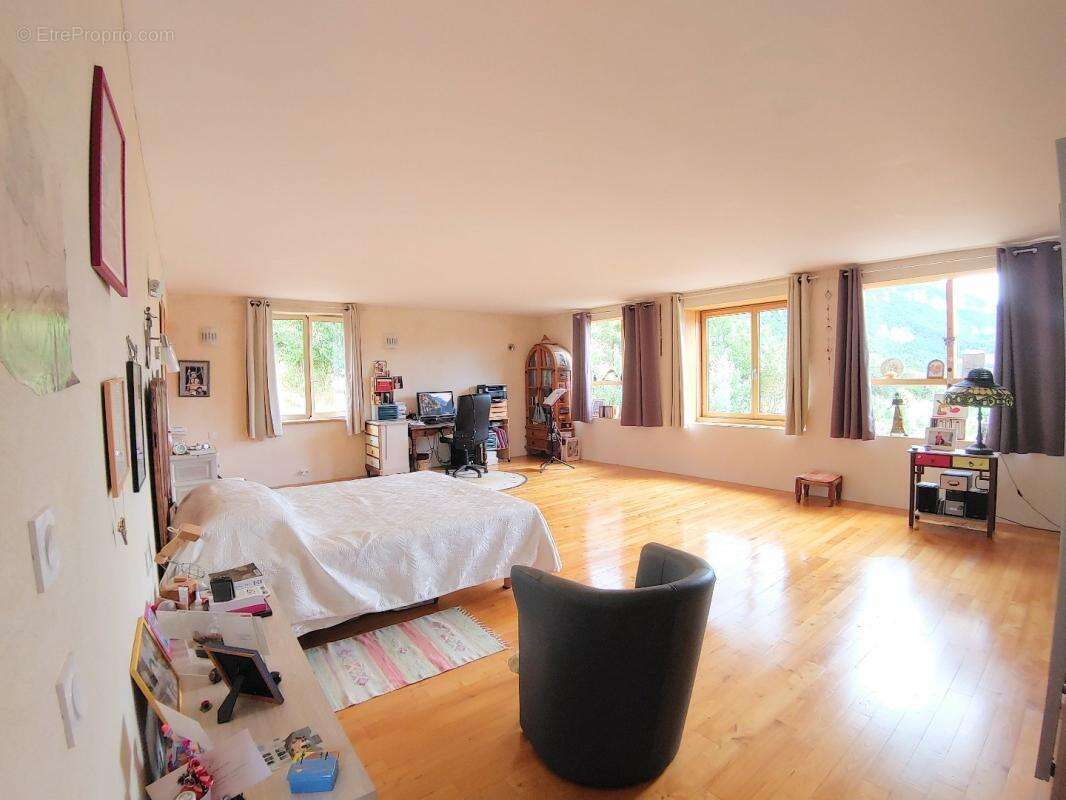Maison à LA CRESSE