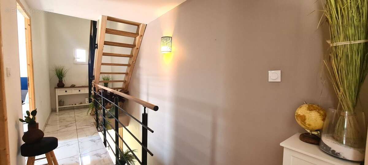 AUBAGNE-MAISON T5 A VENDRE-4 CHAMBRES-550M² DE TERRAIN-PROCHES - Maison à AUBAGNE