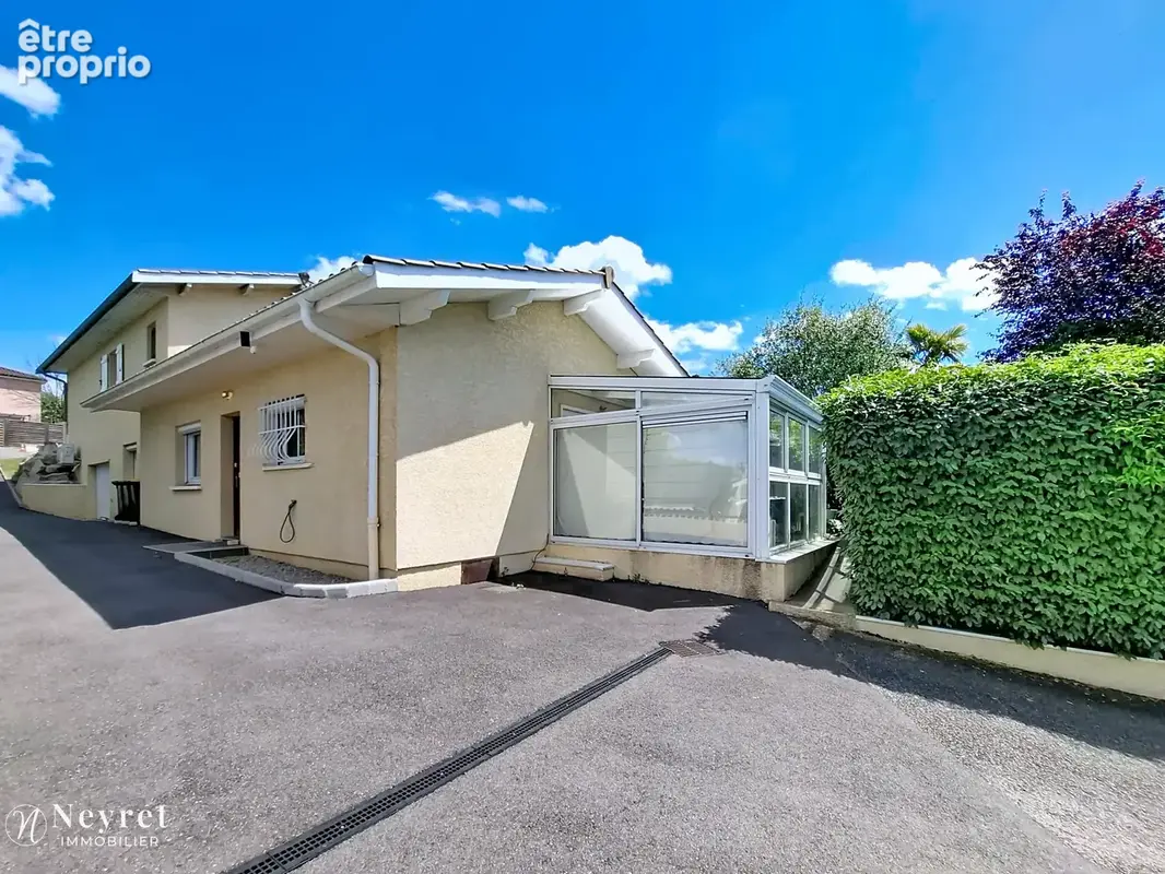 Maison traditionnelle de 140 m2, 7 pièces, 4 chambres sur terrain de 852 m2 - photo 2