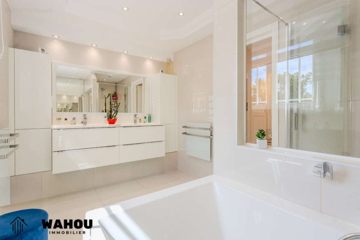 Maison à SAINT-CEZAIRE-SUR-SIAGNE