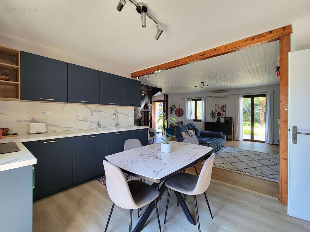 Maison à NAVAILLES-ANGOS