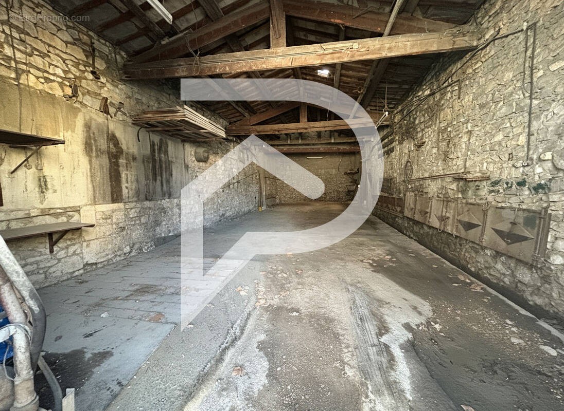 Maison à SAINT-LAURENT-D'AIGOUZE