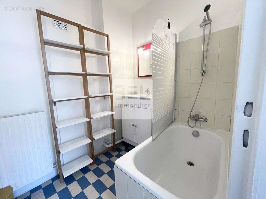 Appartement à BAGNOLS-SUR-CEZE