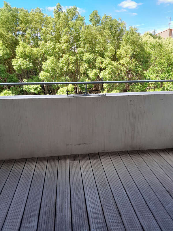 Appartement t2 avec terrasse et parking - photo 3