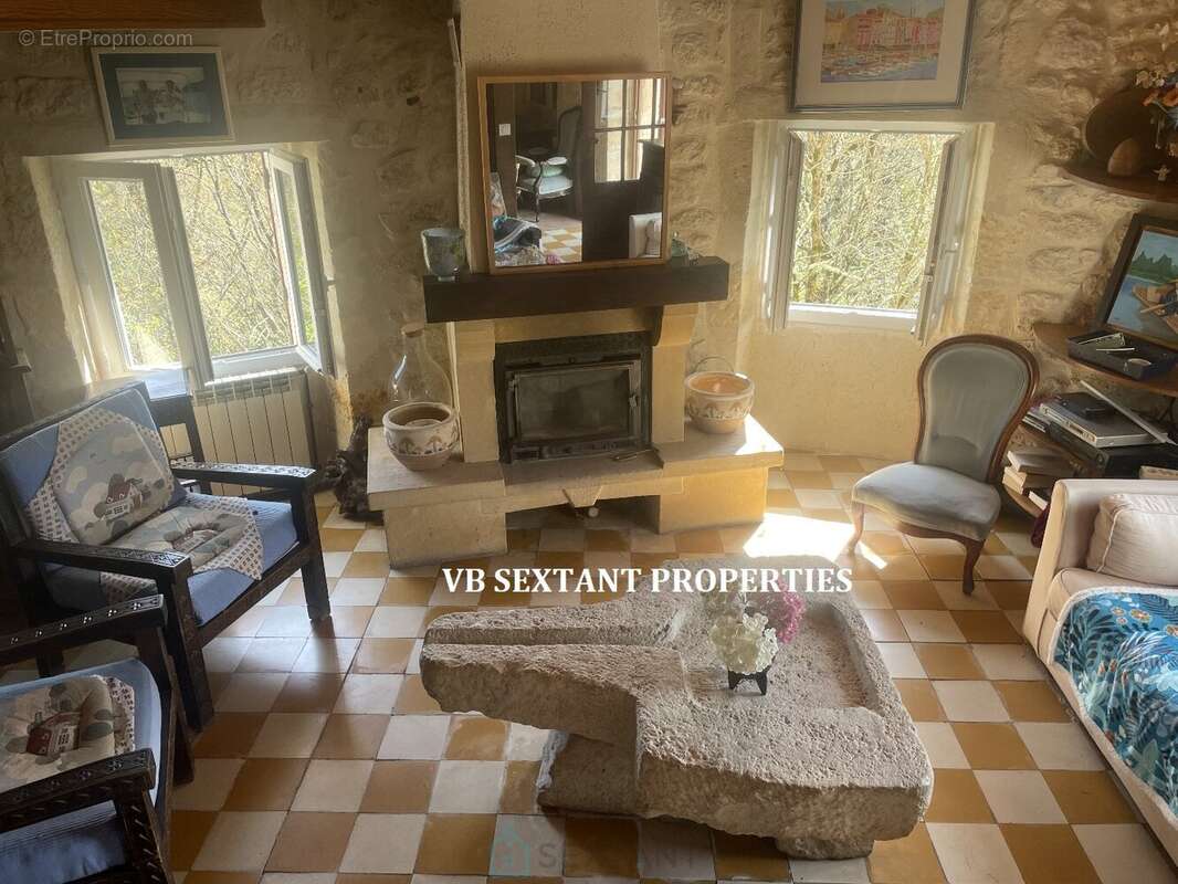 Entre- Deux- Mers, À 15mn de Saint-Émilion et 50 mn de Bordeaux,  coup de coeur pour ce  domaine de 13 hectares, rare et emprein - photo 12