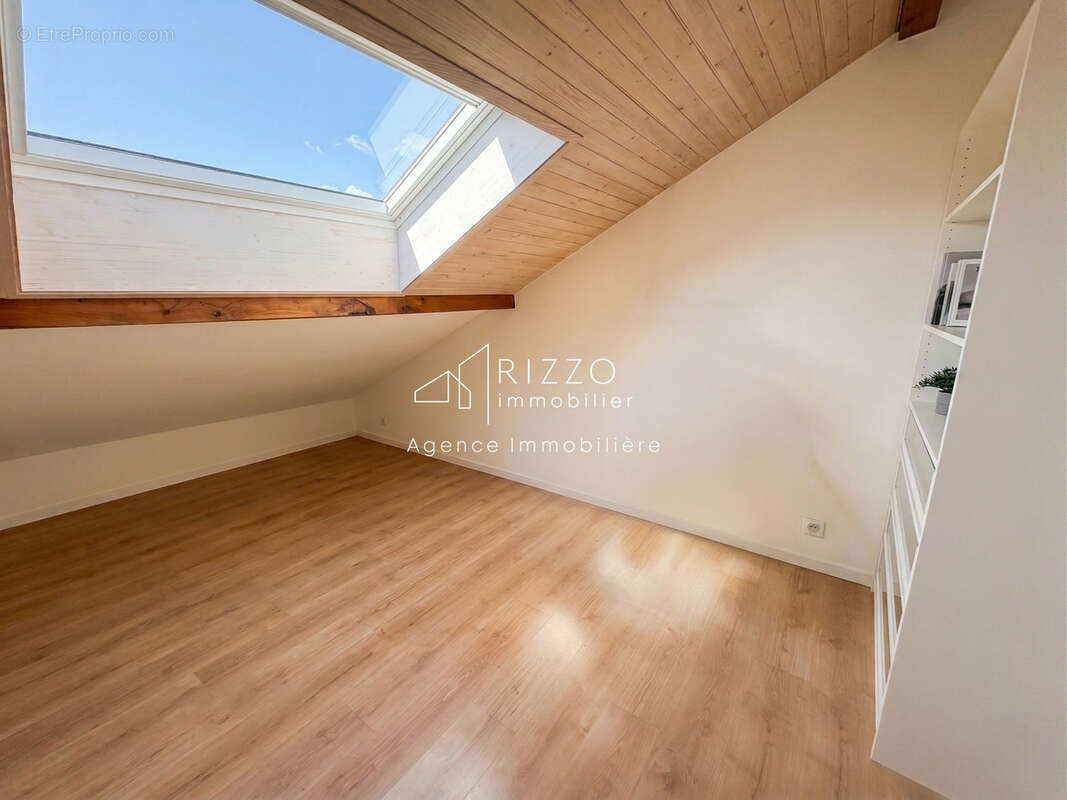 Villa Familiale T5 à Gex   Volumes et Confort - photo 10