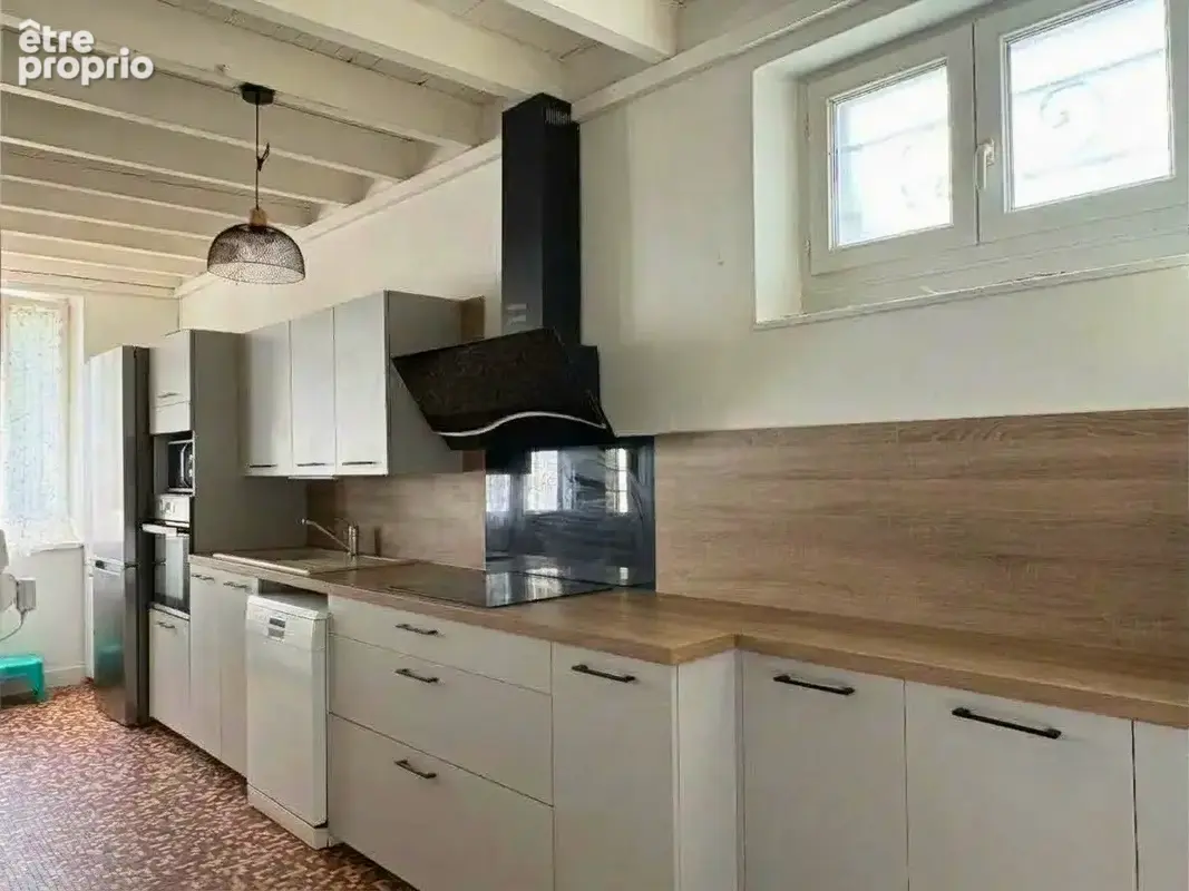 CHARME, VOLUMES ET NATURE À ARS. Maison rénovée avec 4 chambres et nombreuses dépendances - photo 6