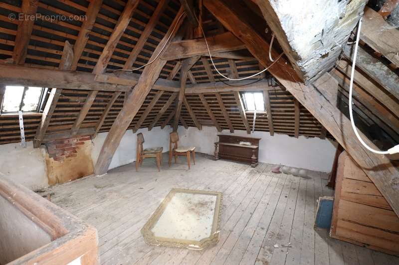 Maison à MAILHAC-SUR-BENAIZE