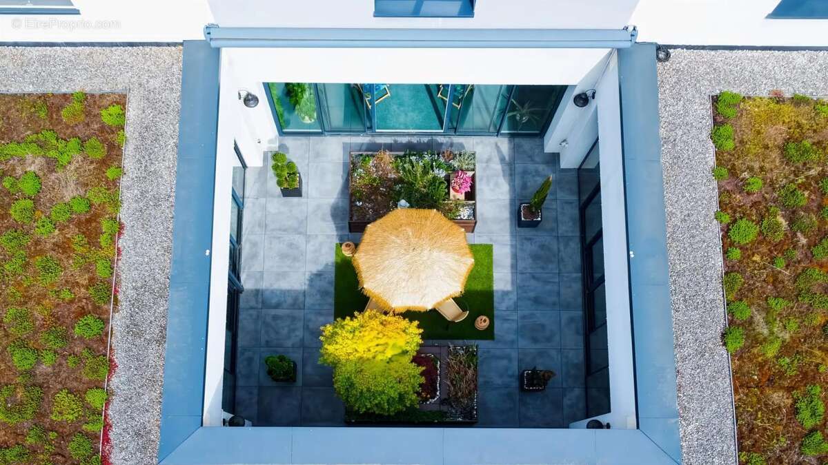 Maison à DOMPIERRE-SUR-VEYLE