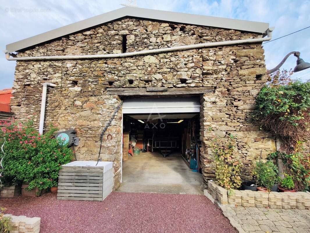 Maison à LA CHAPELLE-BASSE-MER