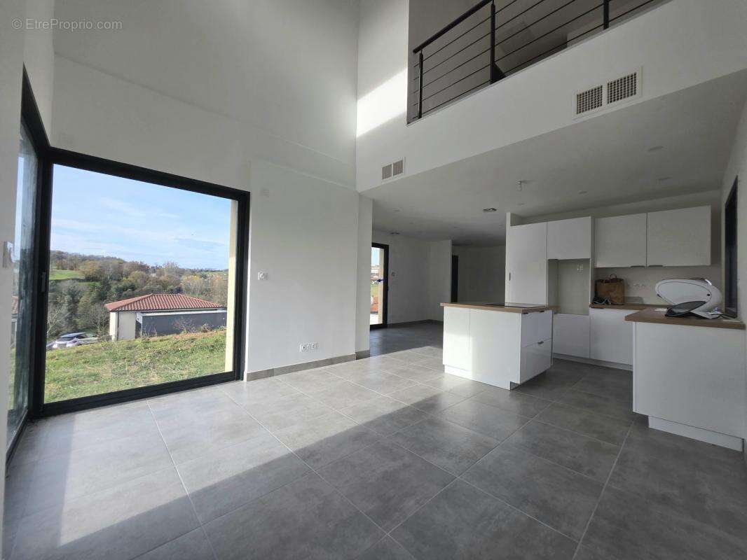 Maison à SAINT-LAURENT-DE-CHAMOUSSET