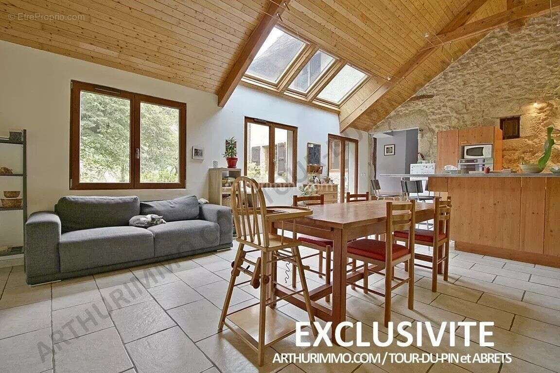 Maison à BELMONT-TRAMONET