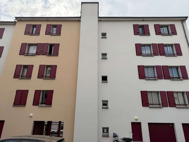 Clermont Ferrand pradelle T5 de 96 m2, 3 chambres, balcon, séjour double, sdb, cuisine équipée libre, parking - photo 17