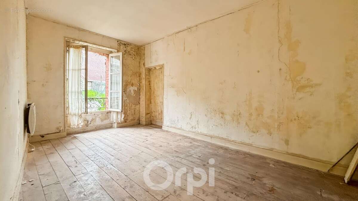 Maison à LA JONCHERE-SAINT-MAURICE