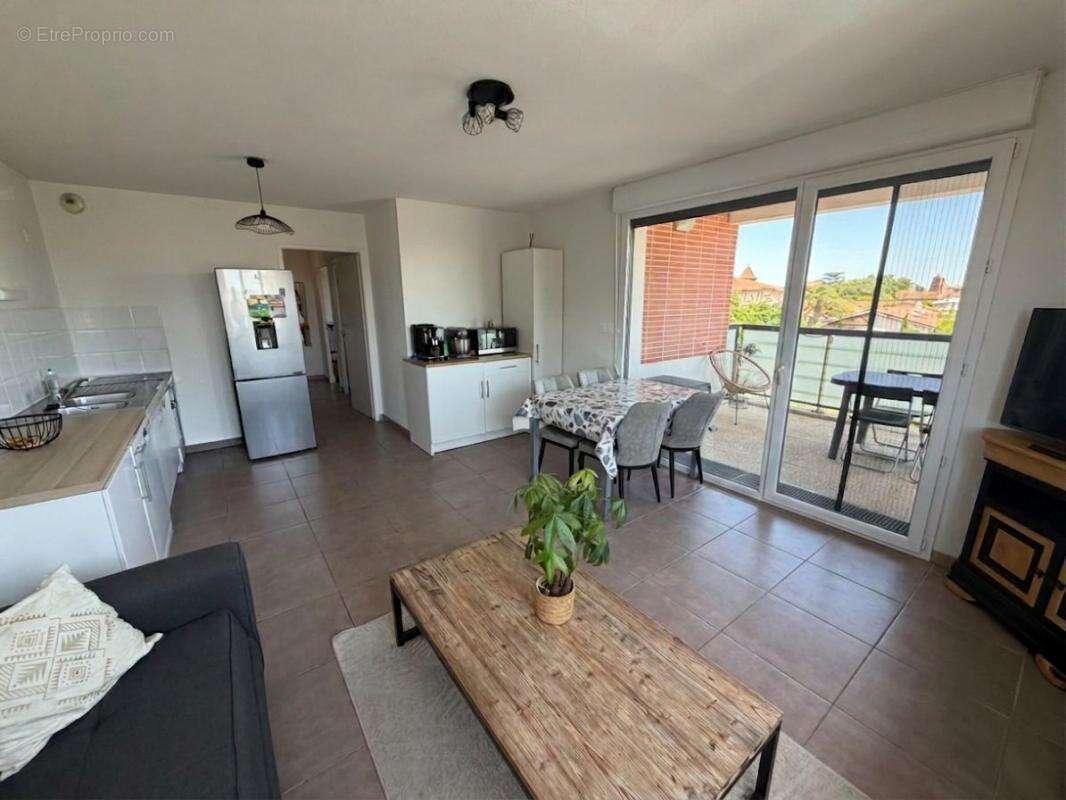 Appartement à BEAUZELLE