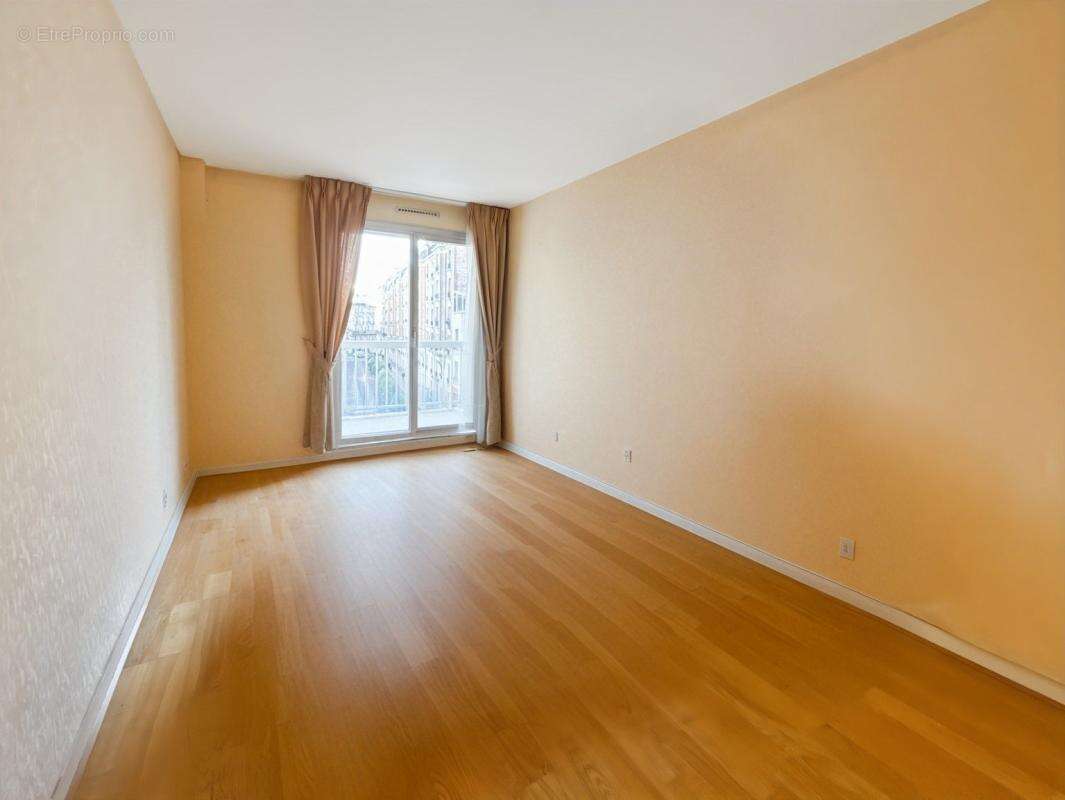 Appartement à PARIS-20E