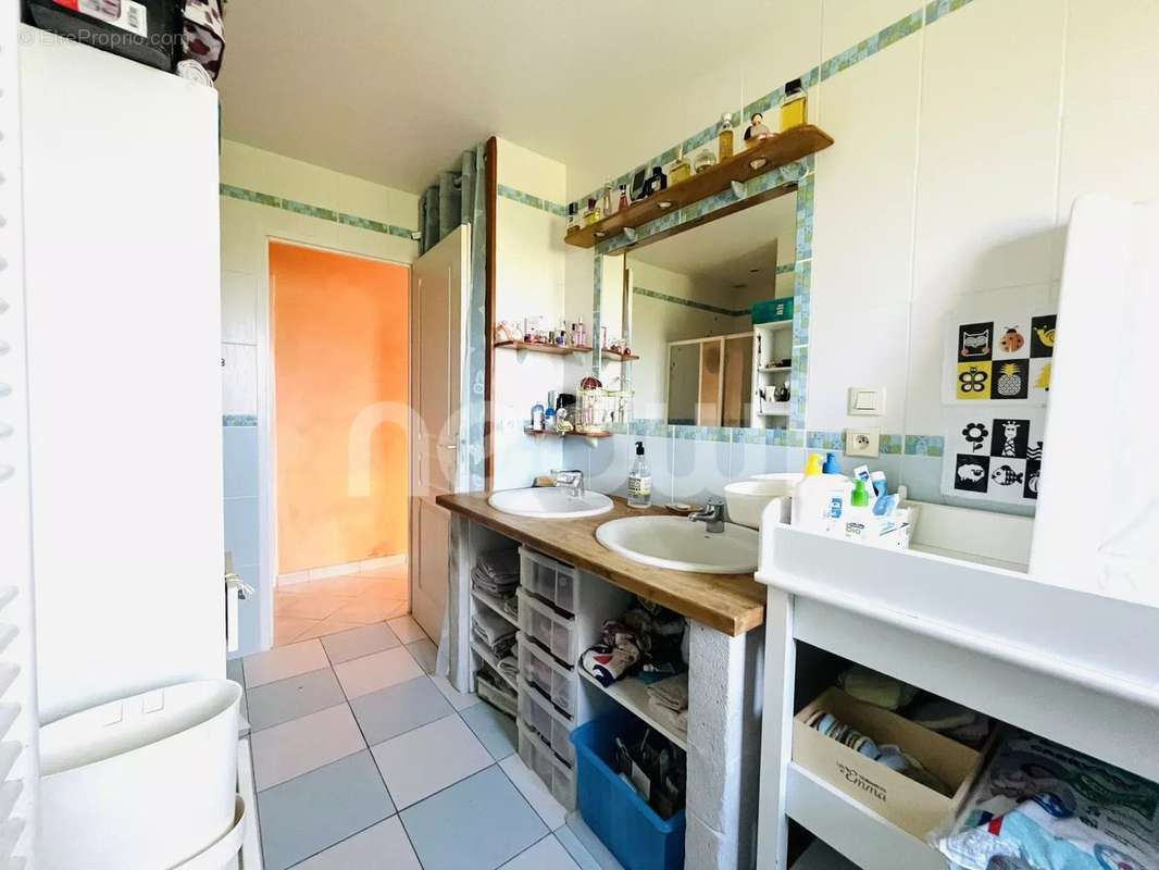 Maison à SAINT-AGOULIN