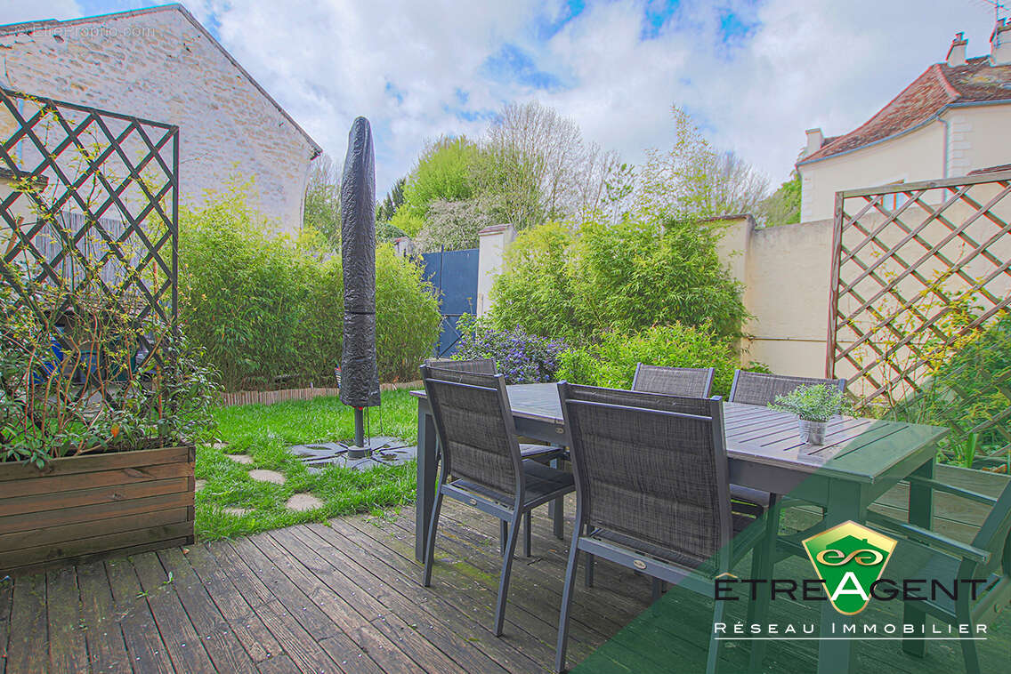 Maison à OINVILLE-SUR-MONTCIENT