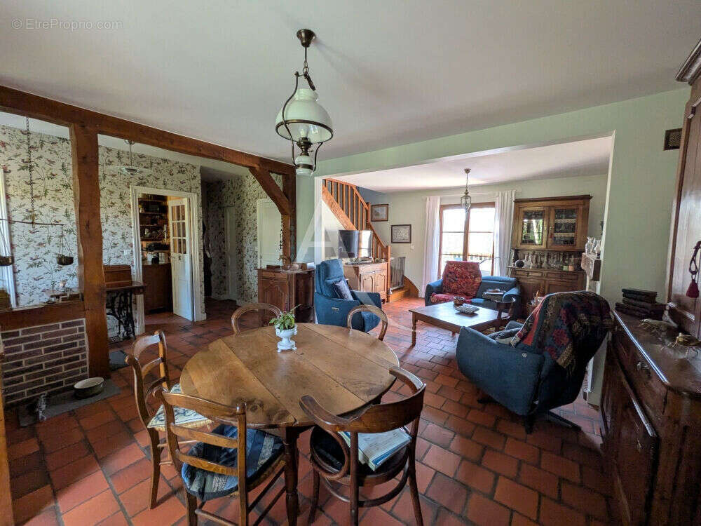 Maison à SAINT-SULPICE-DE-POMMERAY