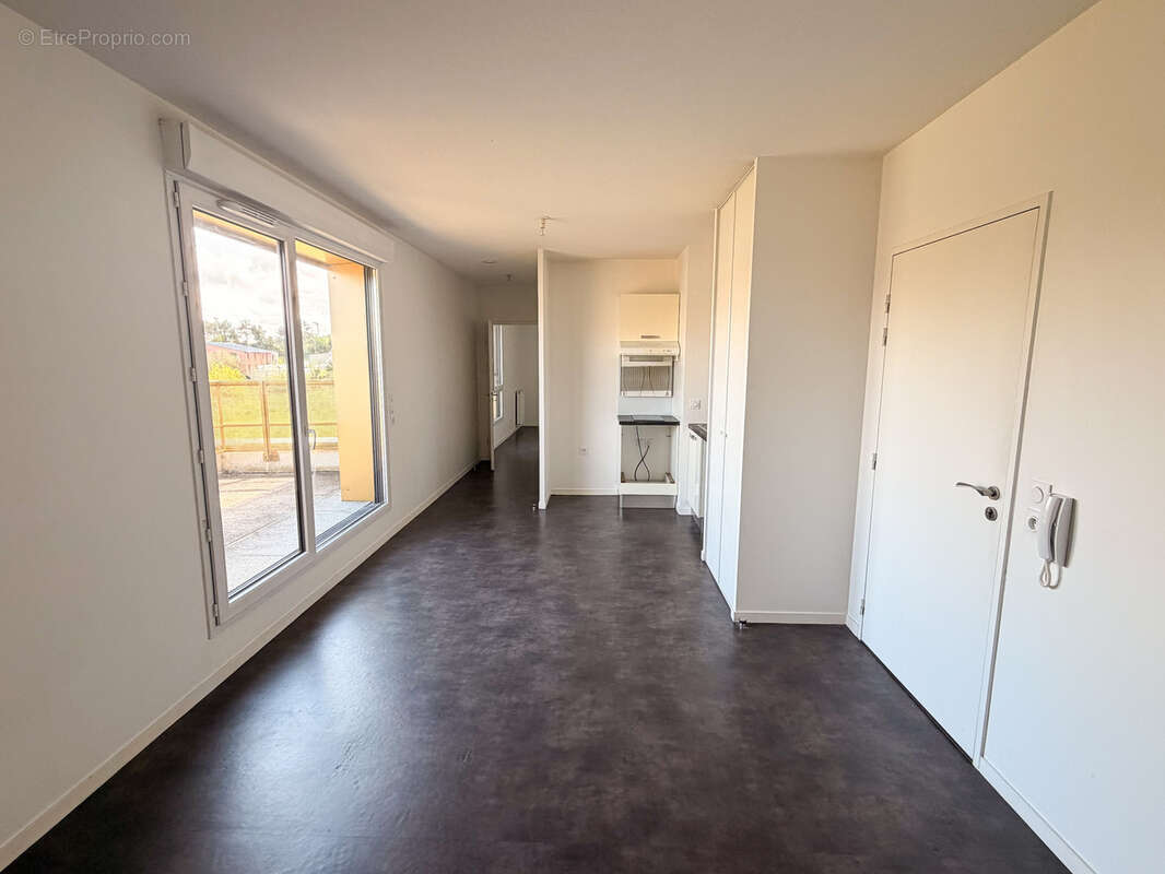 Appartement T2 avec terrasse et parking - photo 3