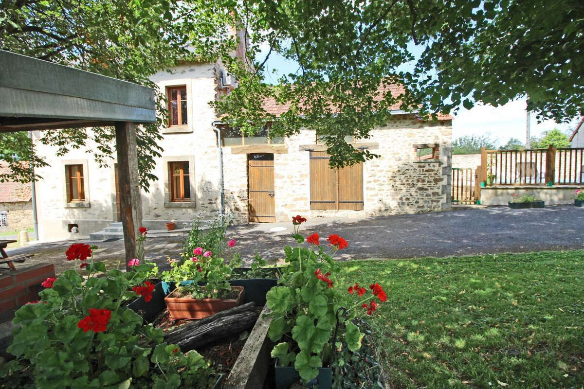 Maison à ARNAC-LA-POSTE
