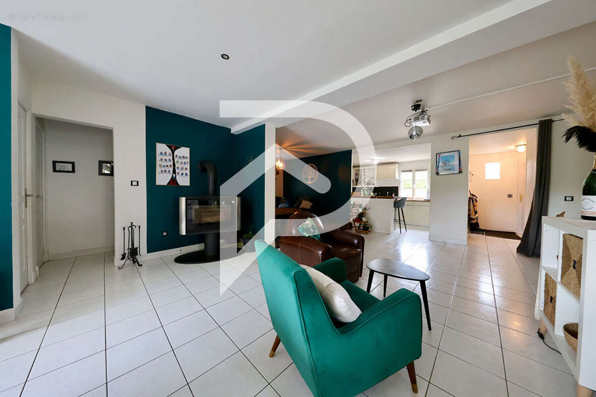 Maison à LE COUDRAY-MONTCEAUX