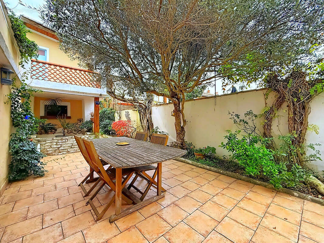 Maison à BRUGUIERES