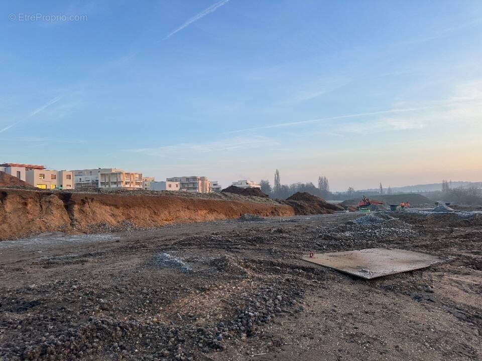 Terrain à MONTIGNY-LES-METZ
