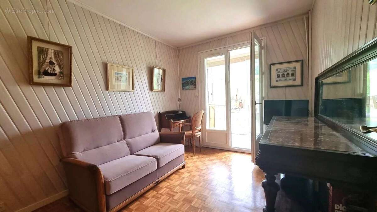 Appartement à BEYNES
