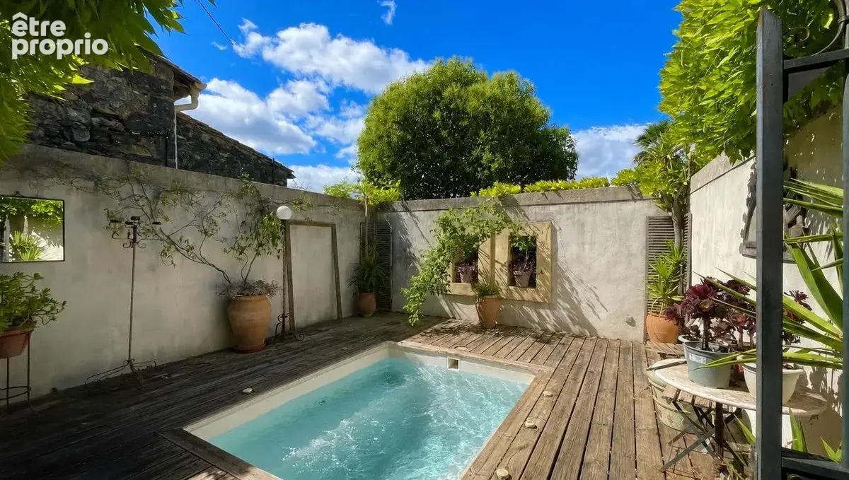 Jacuzzi existant - rempli et nettoyé par IA