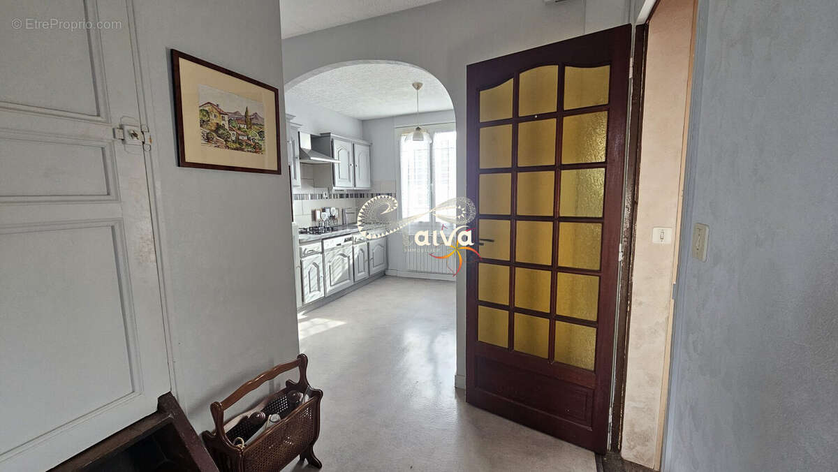 Maison à vendre sur Combourg rez-de-chaussée surélevé 3 niveaux sous sol 3 chambres jardin garage terrain constructible proche commodités écoles gare Taiva-Immobilier  - Maison à COMBOURG