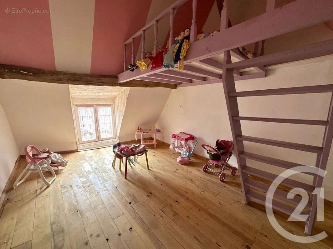 Maison 186 m² à Saint-Pellerin  - photo 10
