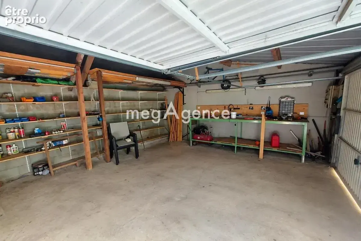 ERNÉE – Maison  d'environ 90 m² avec terrain de 500 m² et grand garage - photo 9