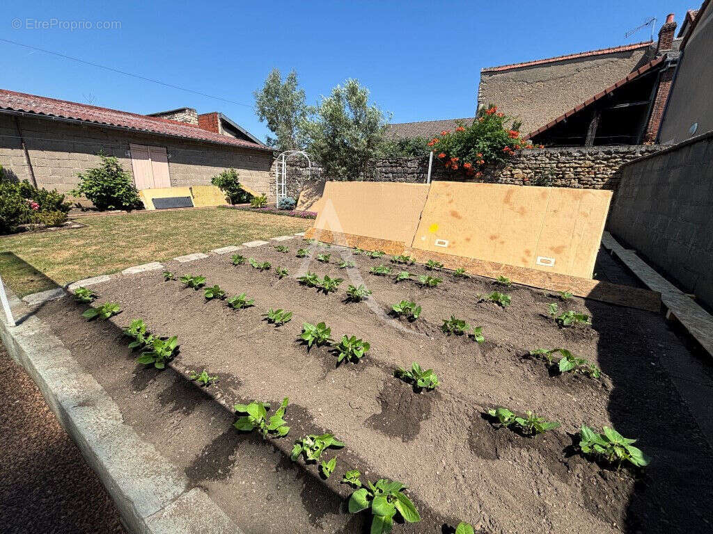 En vente - fourchambault - maison plain pied  4  chambres possible 5 - terrain - photo 9