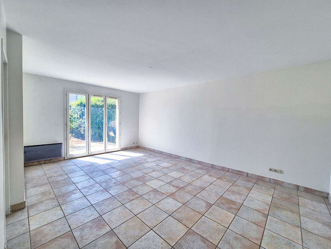 DAMMARIE-LES-LYS, proche gare de Melun, Appartement 3 pièces avec deux jardins - photo 5