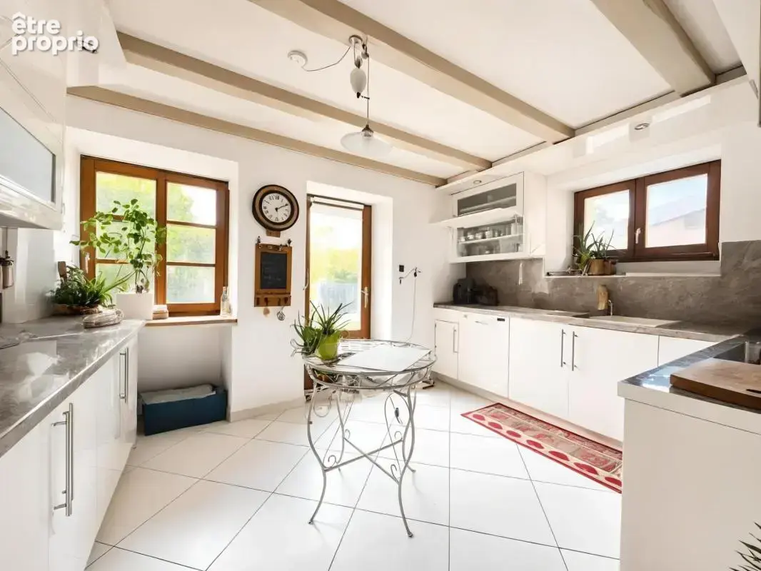 Maison mitoyenne de 168 m² avec dépendance de 180 m² - photo 2