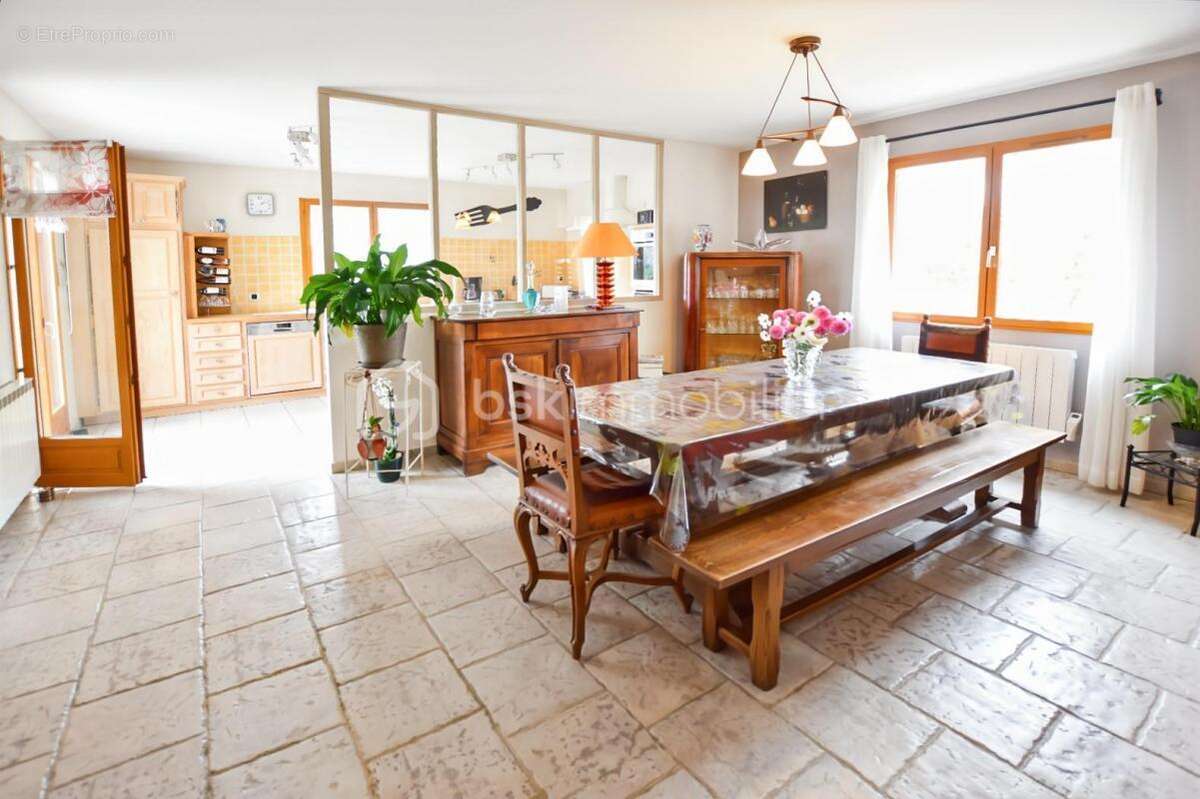 Maison à CRECY-LA-CHAPELLE