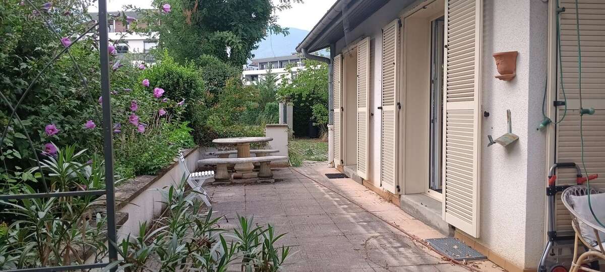 Maison à SAINT-GENIS-POUILLY