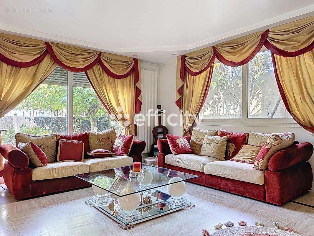 Maison à LE BLANC-MESNIL