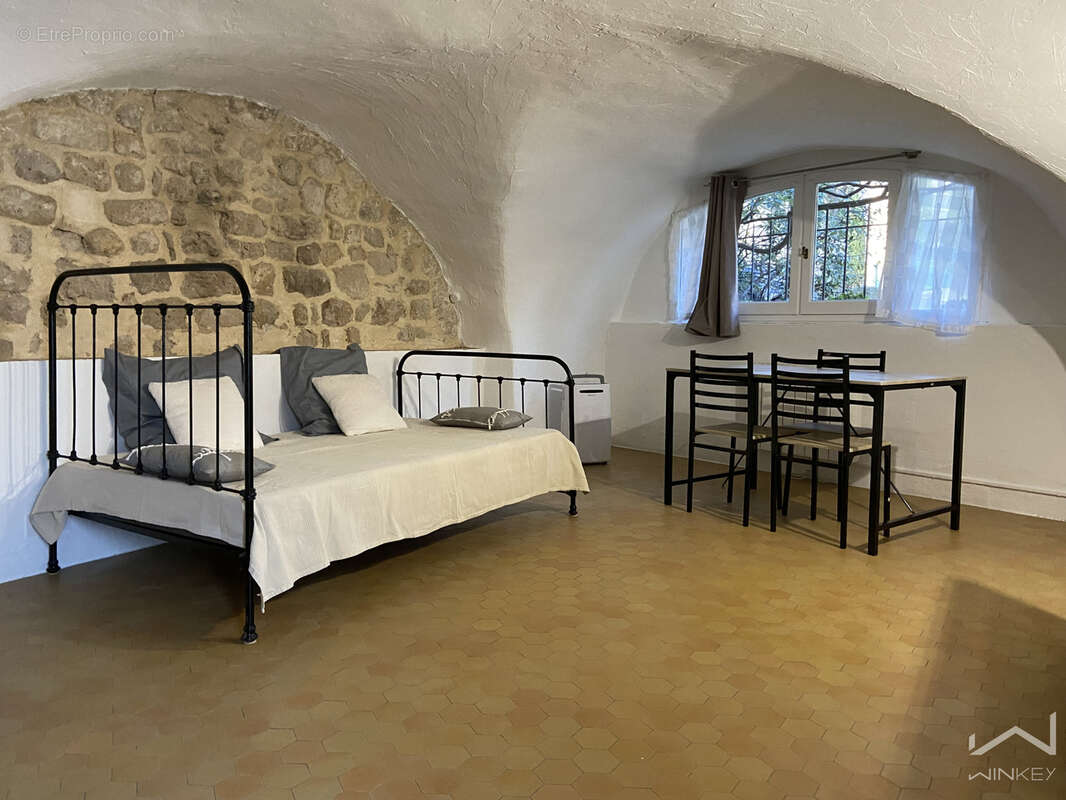 Appartement à LA GARDE-ADHEMAR