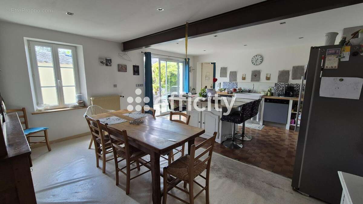 Maison à LONGUES-SUR-MER