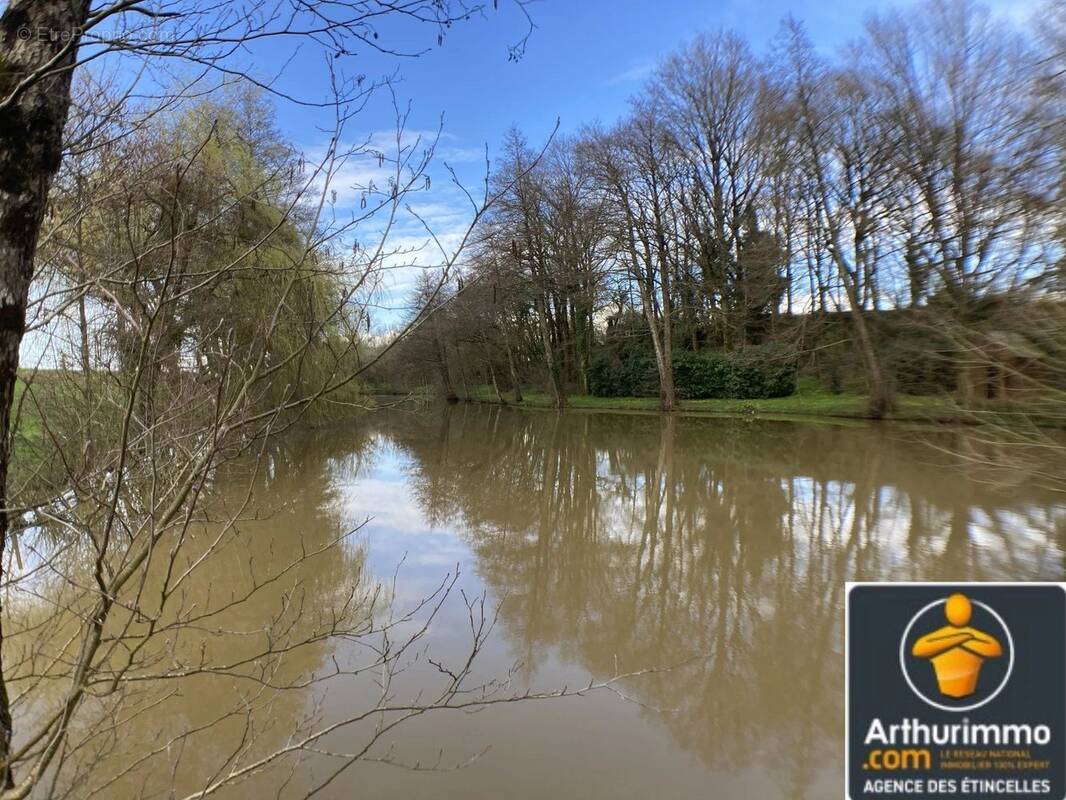 Terrain à FORGES-LA-FORET